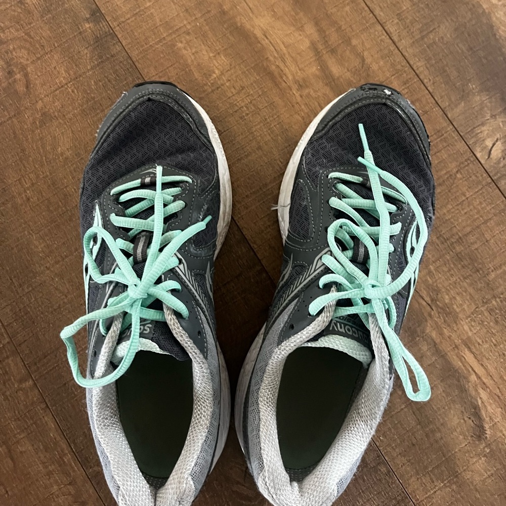 WOMENS SNEAKERS SIZE 10